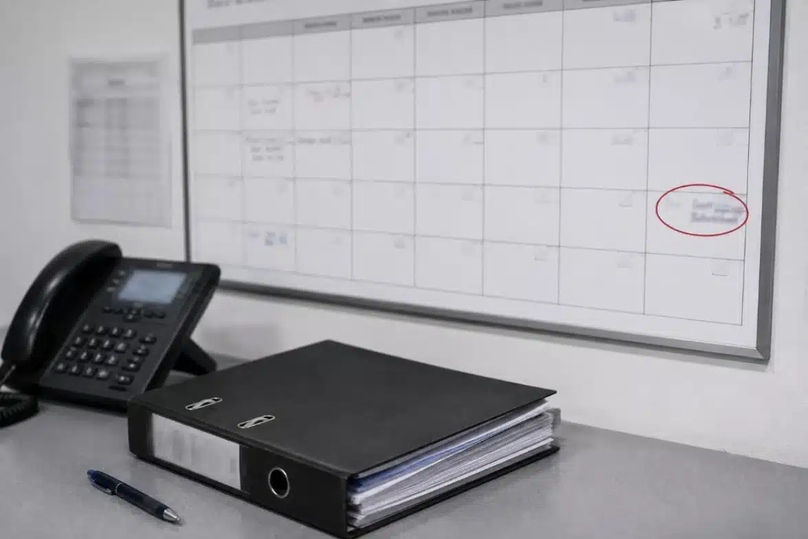 Planning da parete con la verifica rimandata a una data lontana