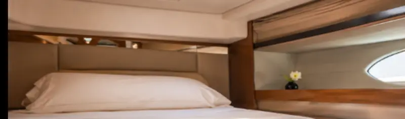 Koje und Matratze in einer Yachtkabine, Versteck für Bettwanzen